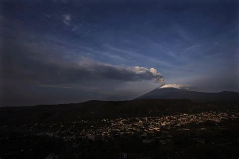 Volcano rumbles near Mexico City, coating towns with ash, disrupting flights